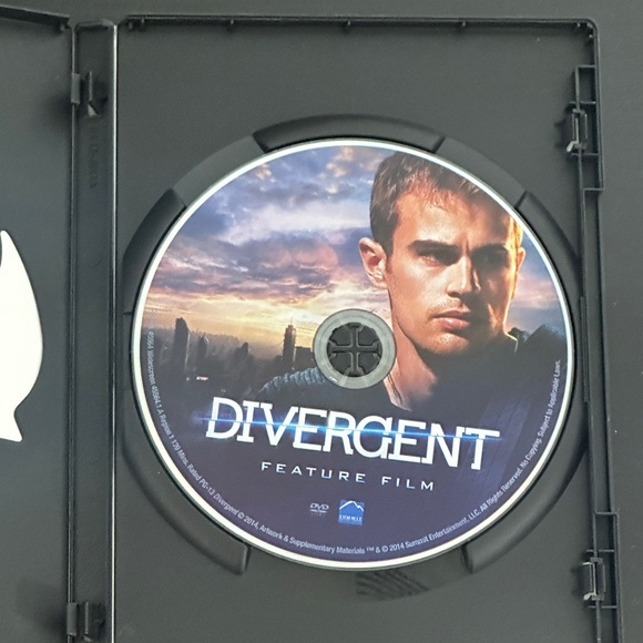 Divergent DVD Digital Original Movie Film NWT - Picture 4 of 4